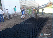 Армирование объемной георешеткой старинной грунтовой дороги