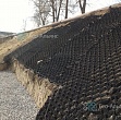 Засыпка георешетки при укреплении склона вдоль трубопровода