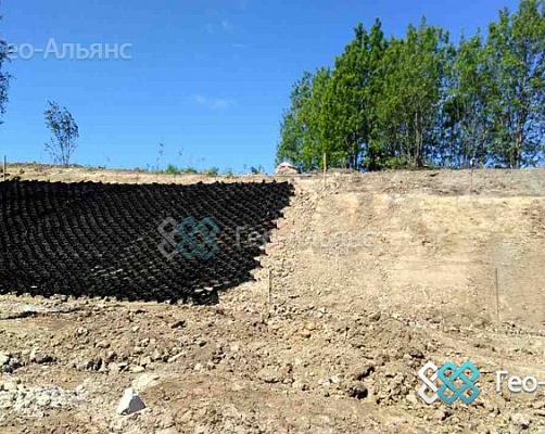 Укрепление склона объемной георешеткой